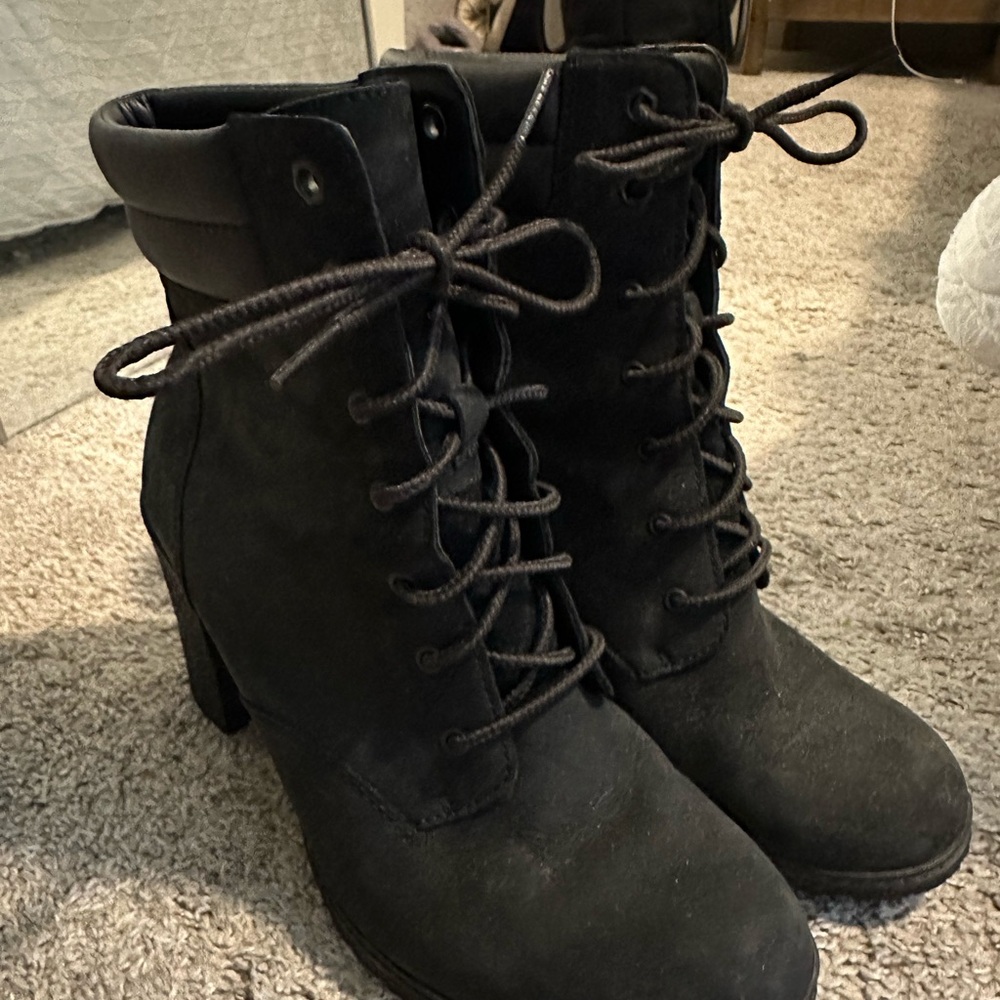 Timberland Black Lace Up Boots with Medium Heel